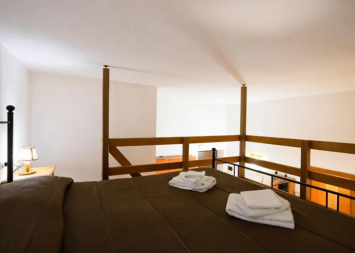 Hola Cathedral House